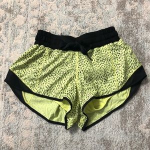 Lululemon Hotty Hot Short Dottie Dash Clarity sz2